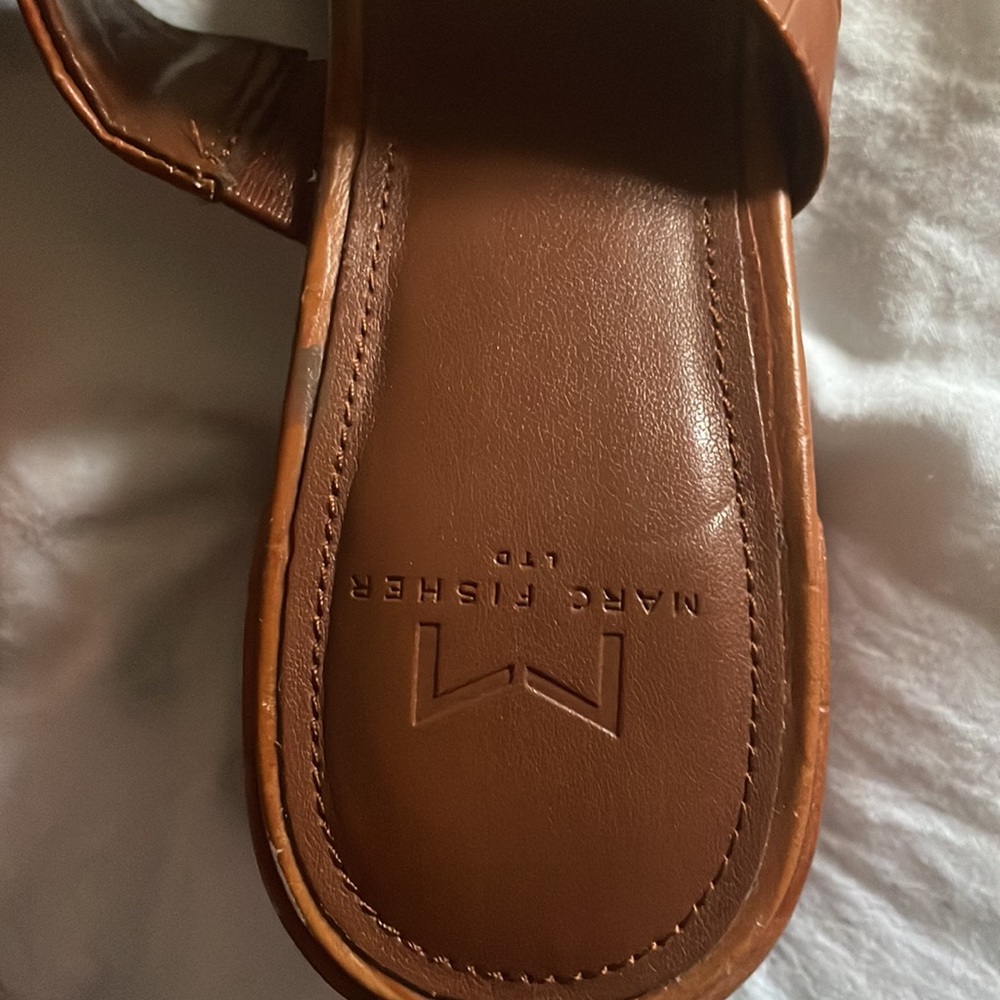 Sandal’s - Picture 2 of 4